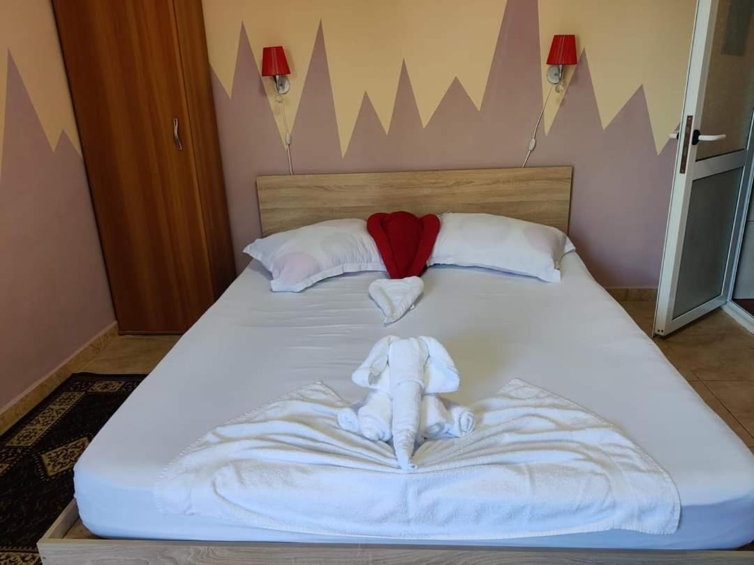 Vila Robert Hotel Schitu Екстериор снимка