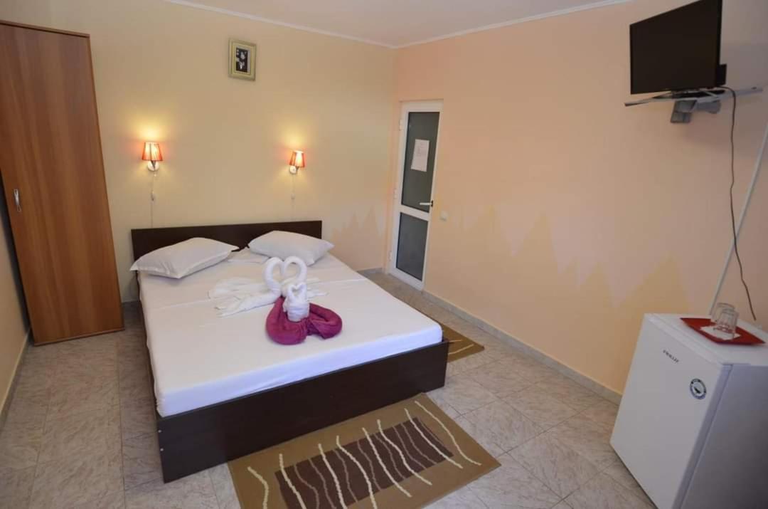 Vila Robert Hotel Schitu Екстериор снимка