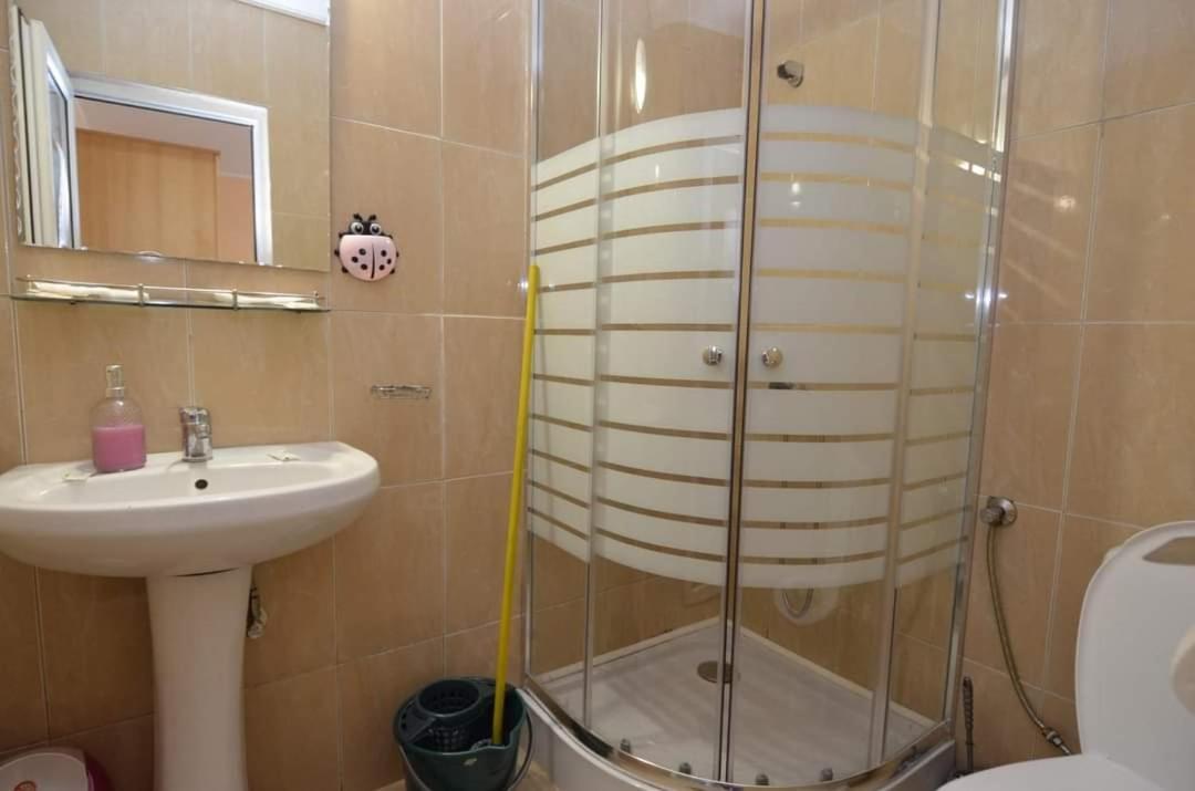 Vila Robert Hotel Schitu Екстериор снимка